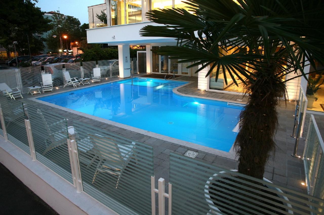 Hotel Fantasy Riccione Exteriör bild